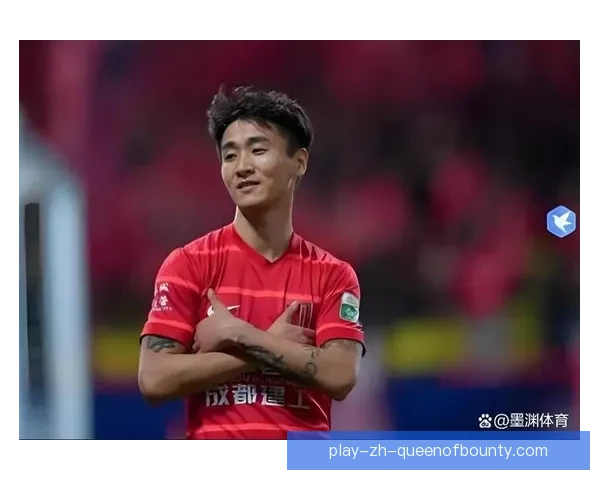 韦世豪加盟成都蓉城首秀表现活跃引球迷热议